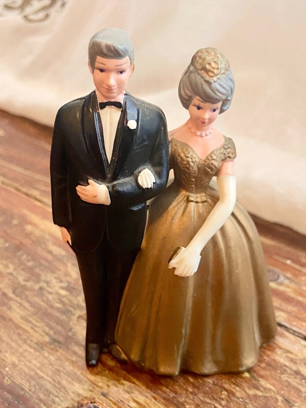 Vintage Wilton 50th Golden Anniversary Wedding Cake Topper Hong Kong 3.5"